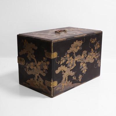 Lot 280 - A Japanese gold lacquer kodansu
