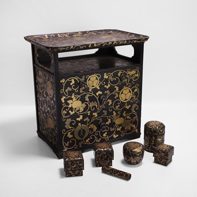 Lot 396 - A Japanese gold lacquer kodogu-bako