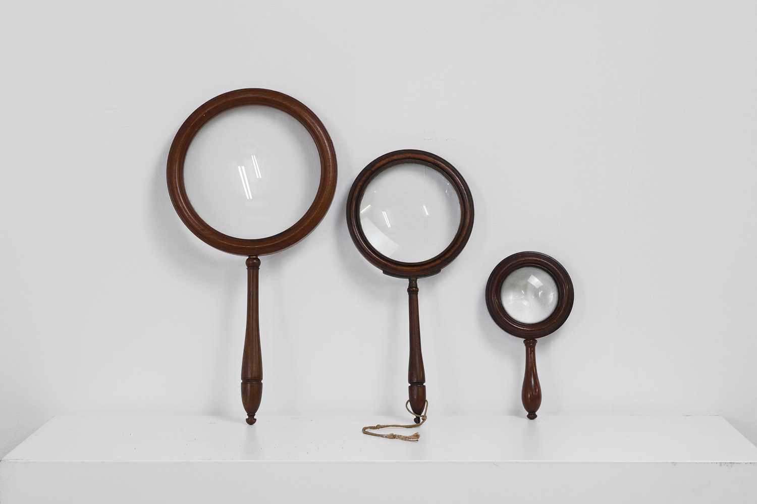 Lot 393 - A large rosewood library magnifying glass