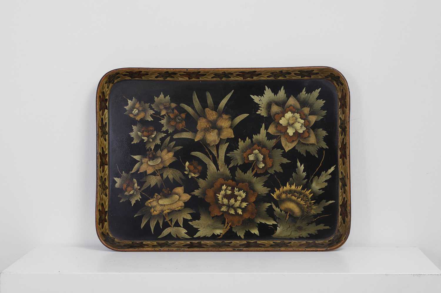 Lot 309 - A parcel-gilt and black-lacquered papier mâché tray