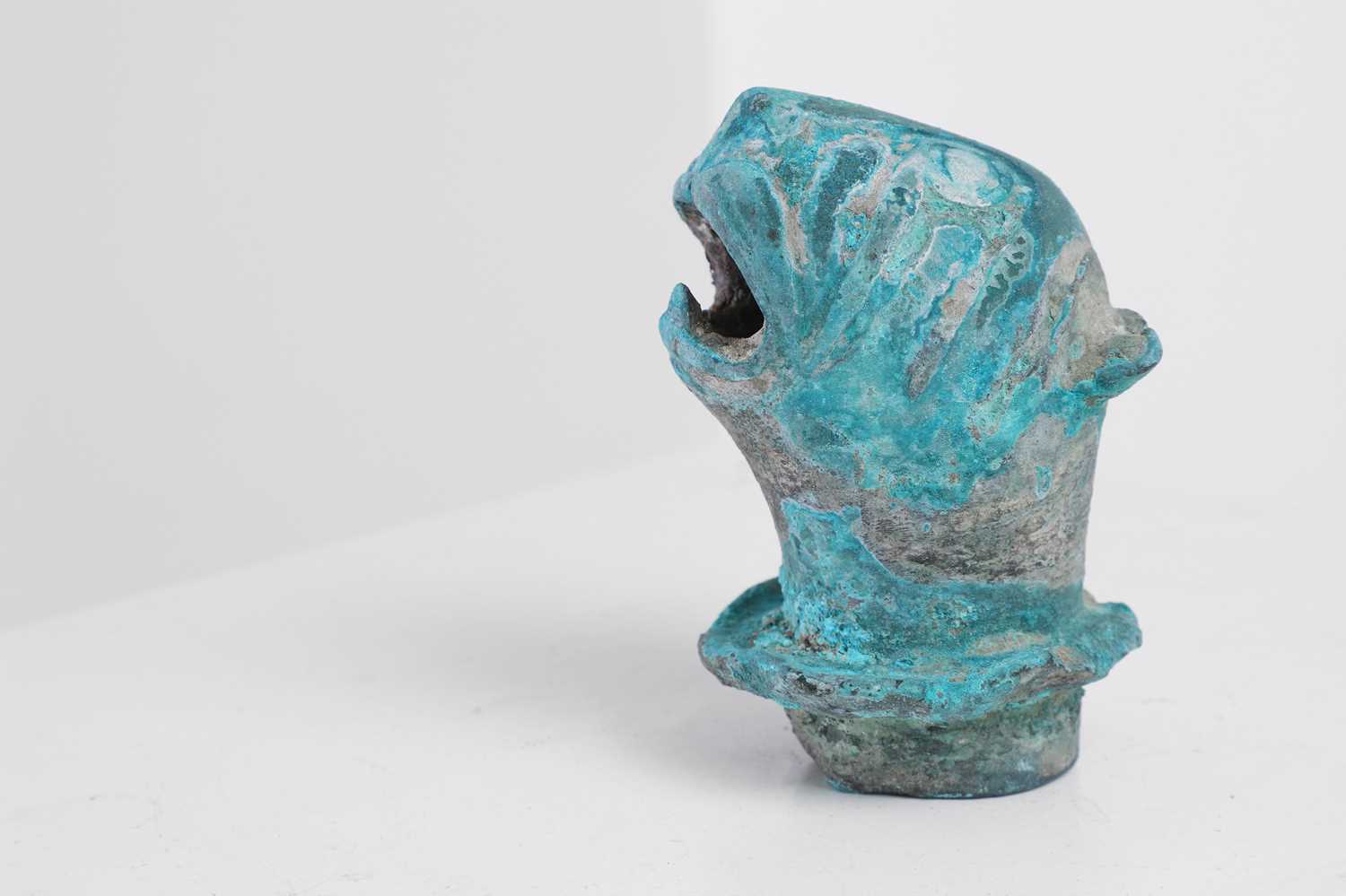 Lot 433 - A metal leopard head terminal