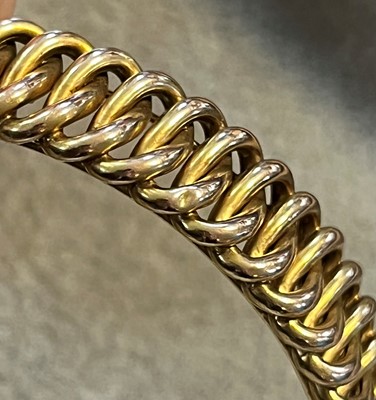 Lot 27 - A late Victorian hinged bangle
