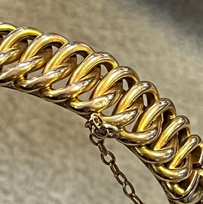 Lot 27 - A late Victorian hinged bangle