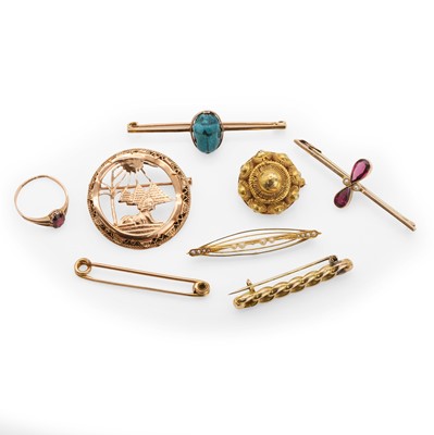 Lot 243 - A group of antique gold brooches