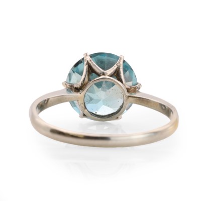 Lot 37 - A white gold blue zircon ring