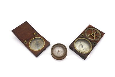 Lot 86 - A small mahogany pocket compass