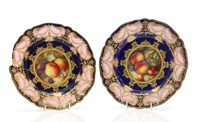 Lot 63 - A pair of Worcester porcelain plates