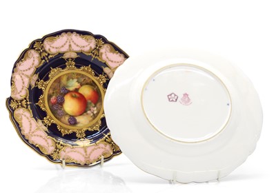 Lot 63 - A pair of Worcester porcelain plates