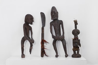 Lot 436 - A group of tribal items