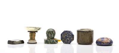 Lot 107 - A group of desk items