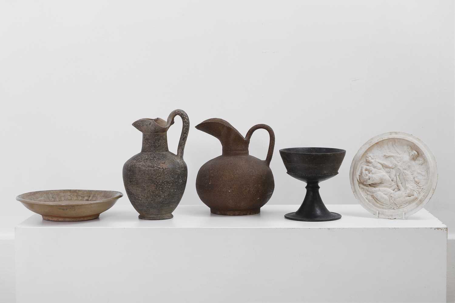 Lot 349 - A group of pottery