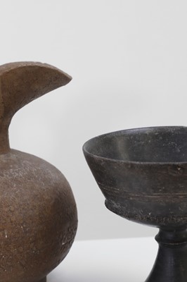 Lot 349 - A group of pottery