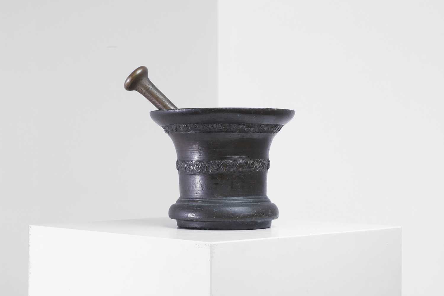 Lot 427 - A leaded bronze mortar
