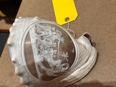 Lot 116 - A relief carved cameo conch shell