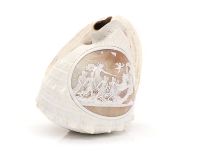Lot 116 - A relief carved cameo conch shell