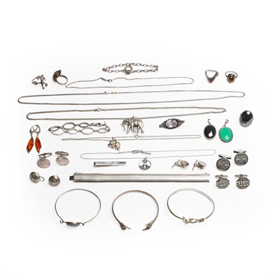 Lot 261 - A group of silver jewellery