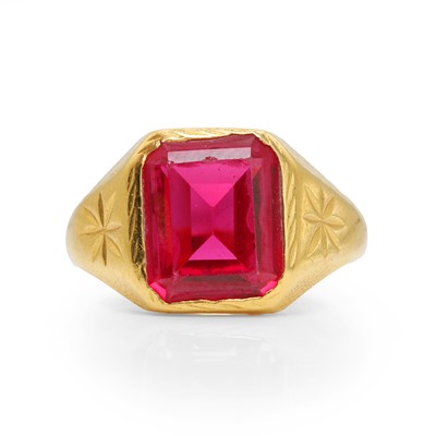 Lot 285 - A 22ct gold synthetic ruby signet ring
