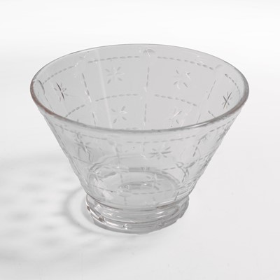 Lot 70 - A Stuart crystal glass bowl