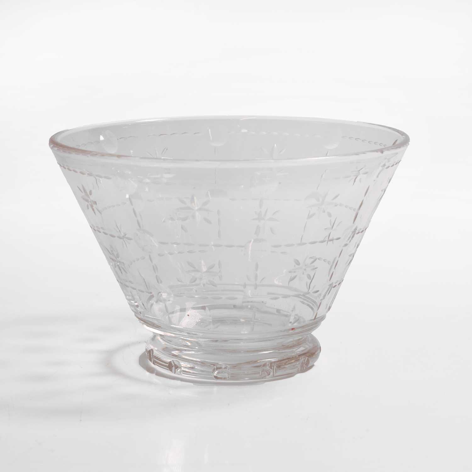 Lot 70 - A Stuart crystal glass bowl