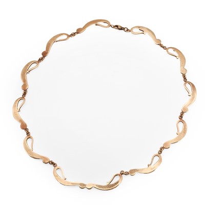Lot 39 - A rose gold fancy link necklace