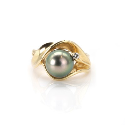 Lot 128 - A Tahitian pearl and diamond ring