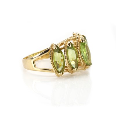Lot 91 - A peridot five stone ring