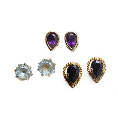 Lot 213 - A small group of stud earrings