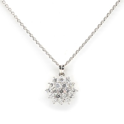 Lot 170 - An 18ct gold diamond cluster pendant necklace