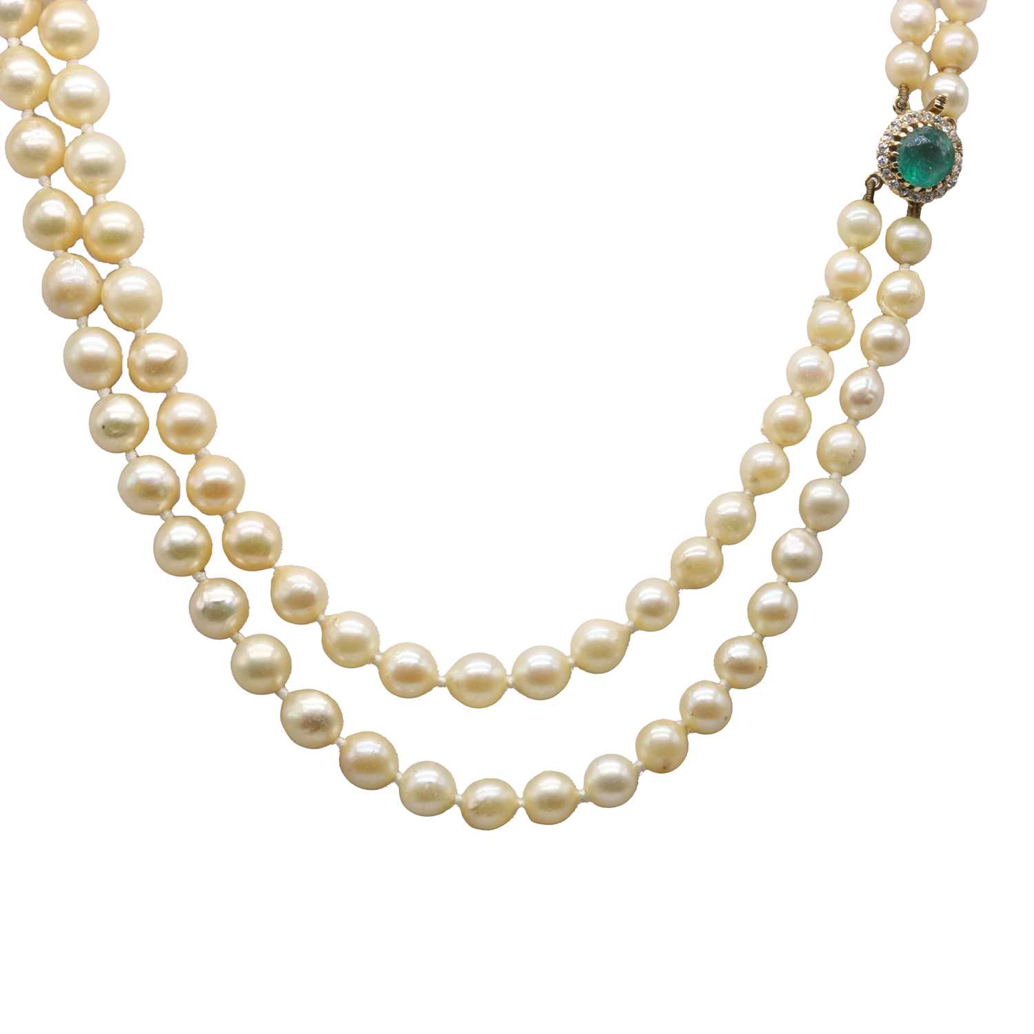 Lot 107 - A two row graduated cultured pearl necklace,