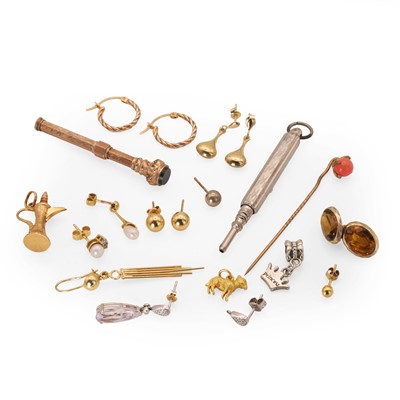 Lot 268 - A group of gold jewellery and other items