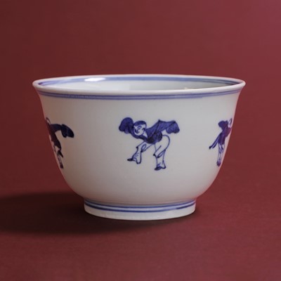 Lot 21 - A Chinese blue and white tea bowl