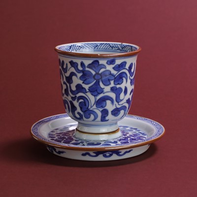 Lot 46 - A Chinese blue and white cup and a matching stand