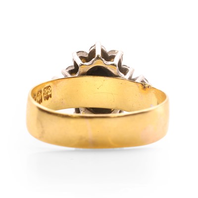 Lot 83 - A sapphire cluster ring