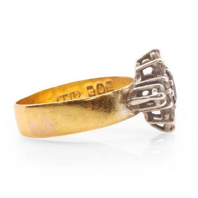 Lot 83 - A sapphire cluster ring