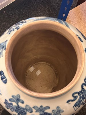 Lot 60 - A pair of Chinese blue and white vases and covers