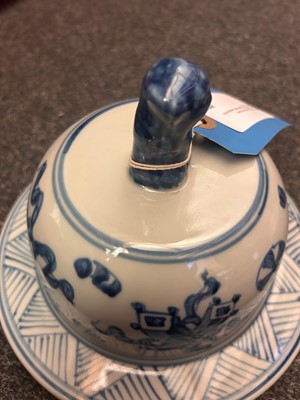 Lot 60 - A pair of Chinese blue and white vases and covers