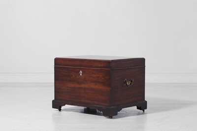 Lot 277 - A George III mahogany cellaret