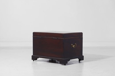 Lot 277 - A George III mahogany cellaret