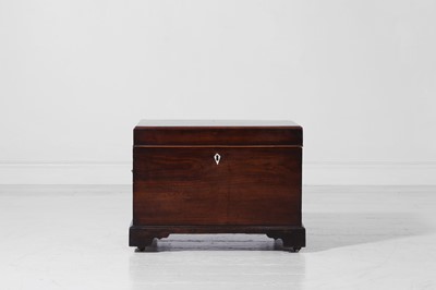 Lot 277 - A George III mahogany cellaret