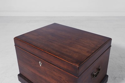 Lot 277 - A George III mahogany cellaret