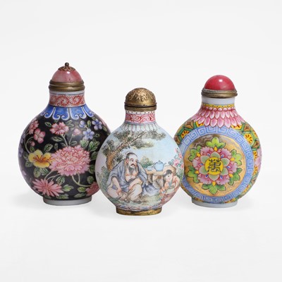 Lot 336 - A group of three Chinese snuff bottles