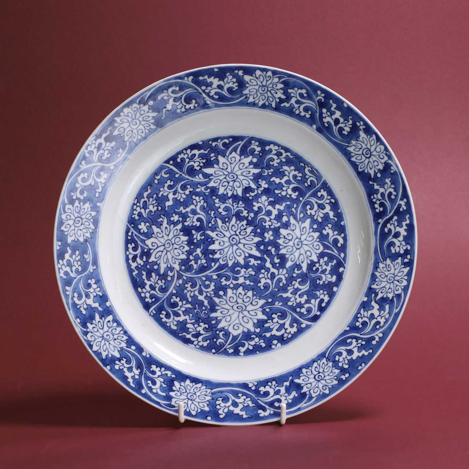 Lot 31 - A Chinese blue and white plate