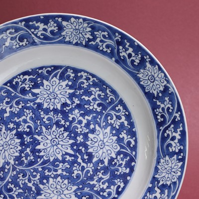 Lot 31 - A Chinese blue and white plate