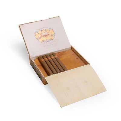 Lot 122 - H. Upmann - Epeciales Cellophane - 17 cigars