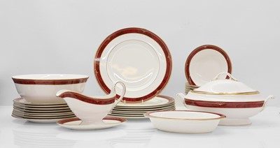 Lot 104 - A Spode 'Bordeaux' dinner service