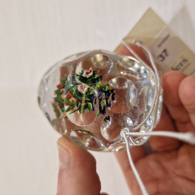 Lot 37 - A Saint-Louis glass hand-cooler paperweight