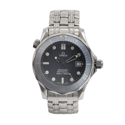 Lot 279 - A stainless steel Omega Seamaster Professional quartz bracelet watch, c.1998