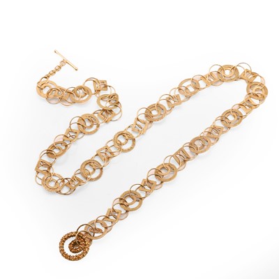 Lot 127 - A gold fancy link necklace