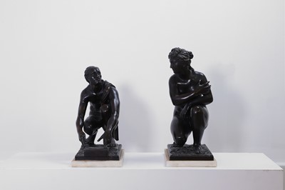 Lot 517 - A pair of bronze figures of Venus and Arrotino