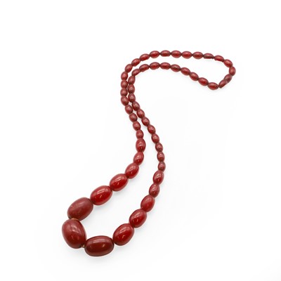 Lot 120 - A single row Bakelite bead necklace